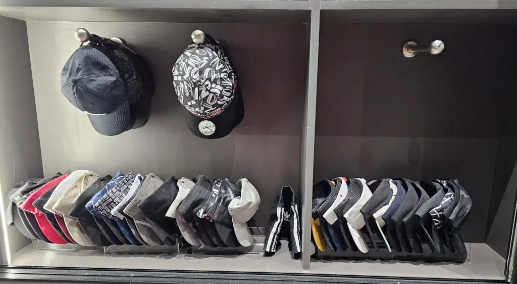 Caps