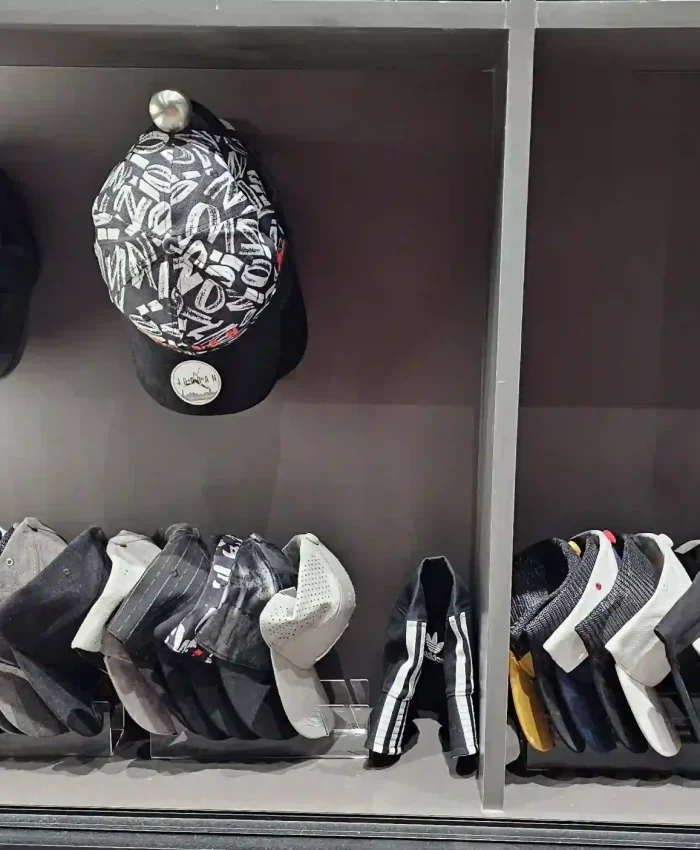 Caps